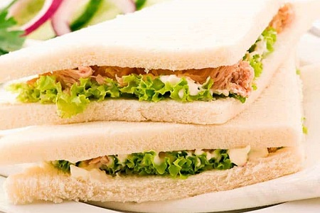 Vegetable sandwich with tuna and mayonnaise