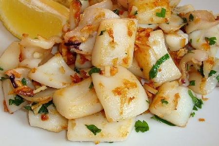 Grilled cuttlefish with garlic and parsley