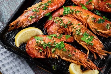 Grilled prawns with garlic and parsley